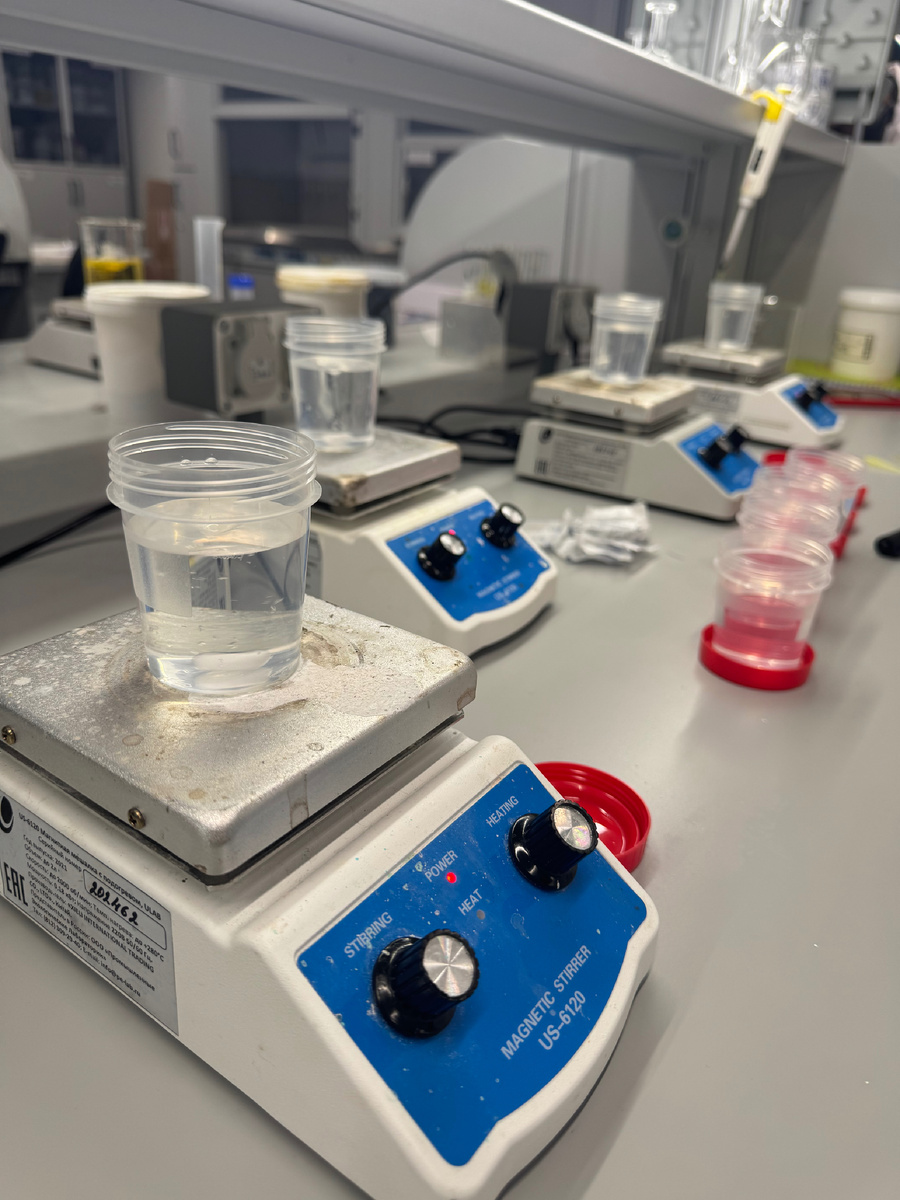 Смешивание на магнитной мешалке 