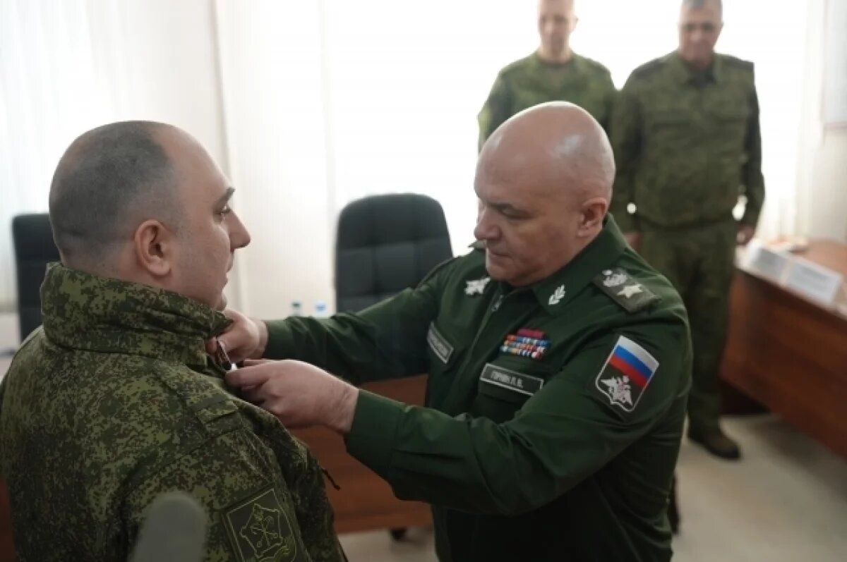    Первый замглавы МО РФ Горнин наградил героев СВО