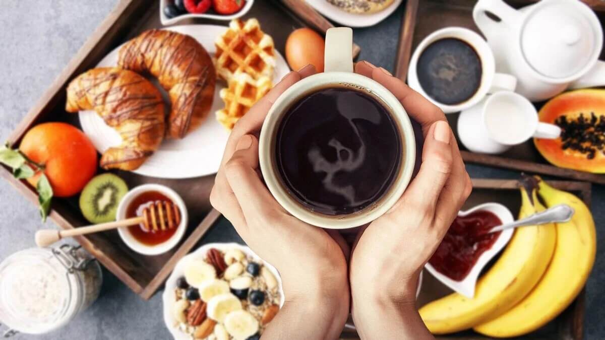    Не зря завтрак считается главным приёмом пищи, ведь он задаёт ваше настроение, энергию и работоспособность на день. Источник изображения: profile.ru