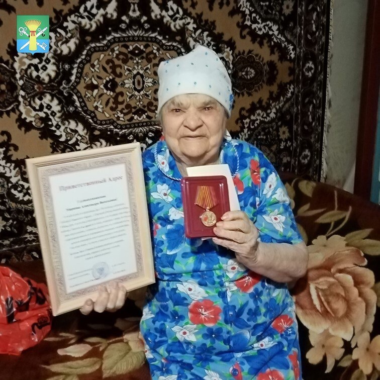 Команда "Крепость" посетила Маркову Александру Васильевну. Ребята  узнали много интересного , беседа была оживленной. Ученики задавали вопросы и удивлялись, сколько же перенесла Александра Васильевна, но при этом жизнерадостна.