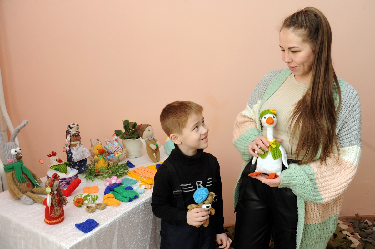 Кроме игрушек мастерица создает и различные сувениры.Фото:Ринат РАЗАПОВ