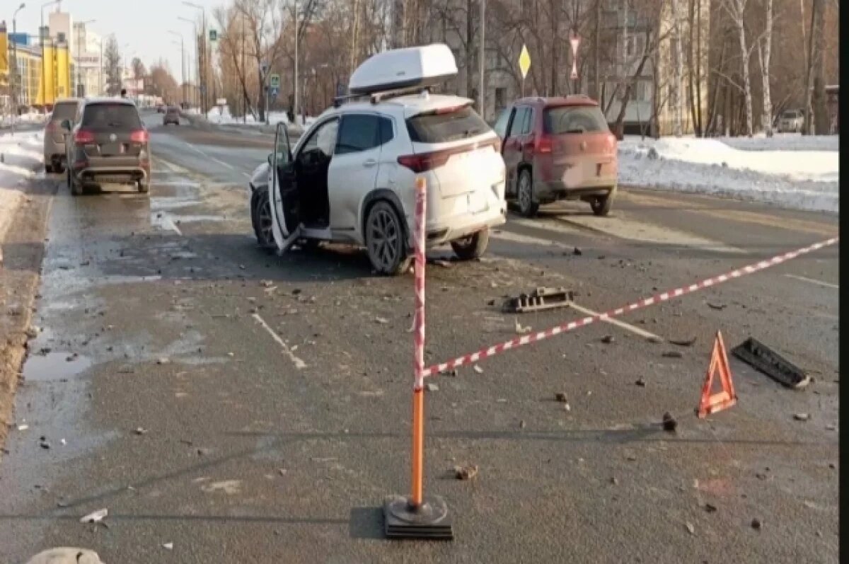    В Челябинске два мальчика пострадали в ДТП с тремя авто около ТРК «Кольцо»