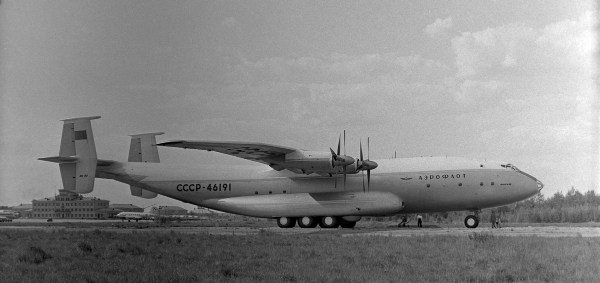    Разработкой будущего Ан-22 «Антей» занимались специалисты опытно-конструкторского бюро 473 (позже ОКБ Антонова). Главным конструктором был Алексей Белолипецкий. Работа началась в 1960 году / РИА Новости / Лев Поликашин