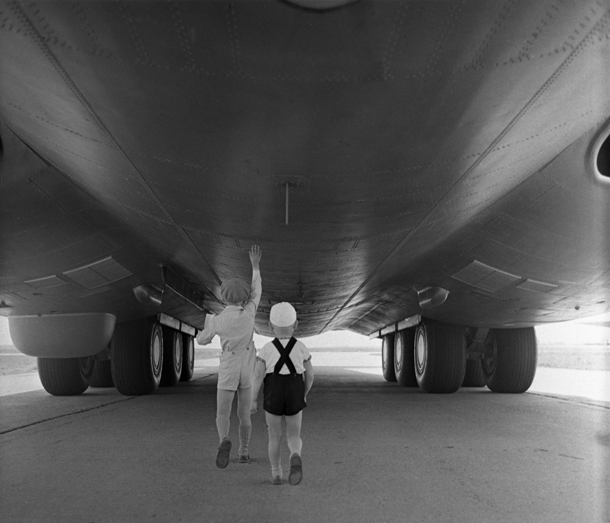    Изначально предполагалось, что Ан-22 будет использоваться для транспортировки грузов массой до 50 т. Система шасси разрабатывалась таким образом, чтобы самолёт можно было посадить на аэродром с грунтовым покрытием / РИА Новости / Лев Поликашин