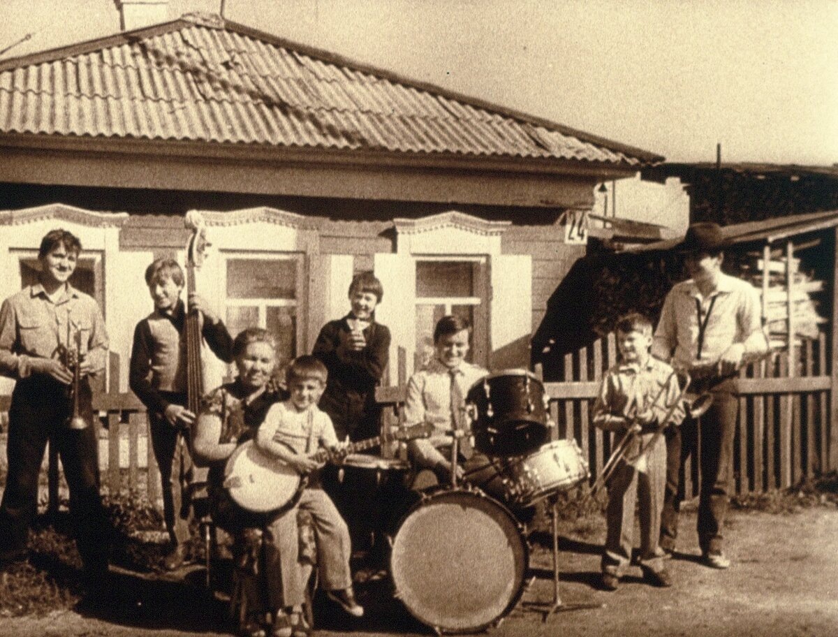 Семья Овечкиных. 1984 год, г. Иркутск. Источник фото: https://dzen.ru/a/ZTvGKgrftGzEeW9V
