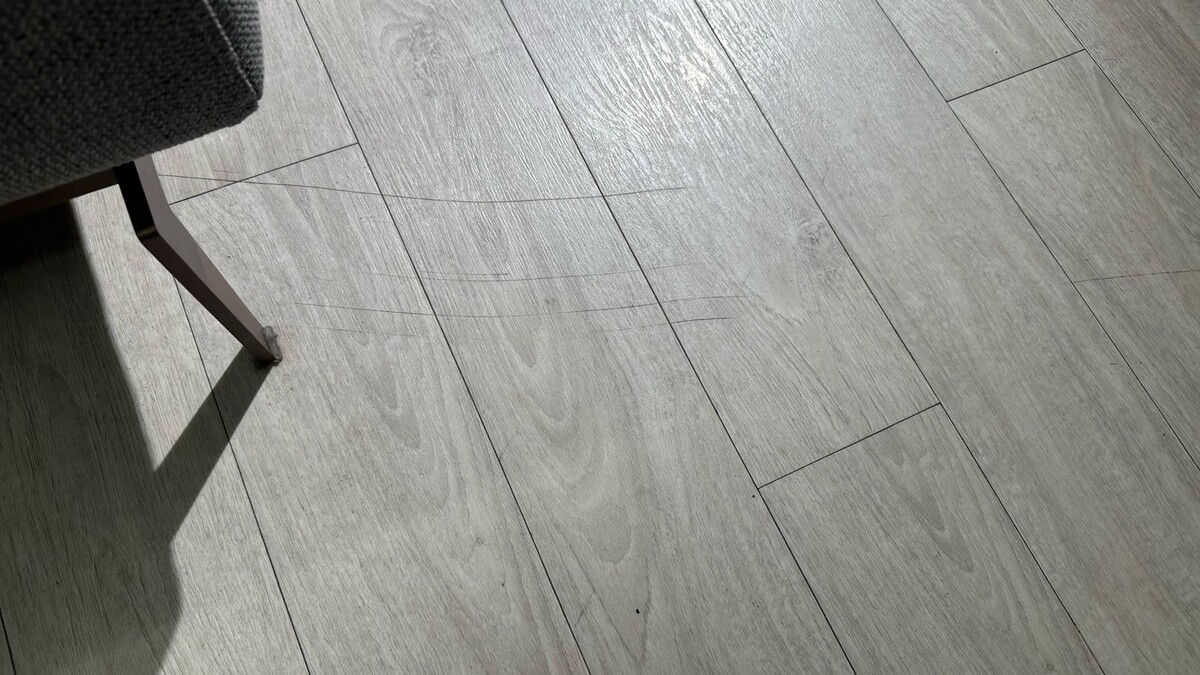 Клеевой кварцвинил светлого цвета 