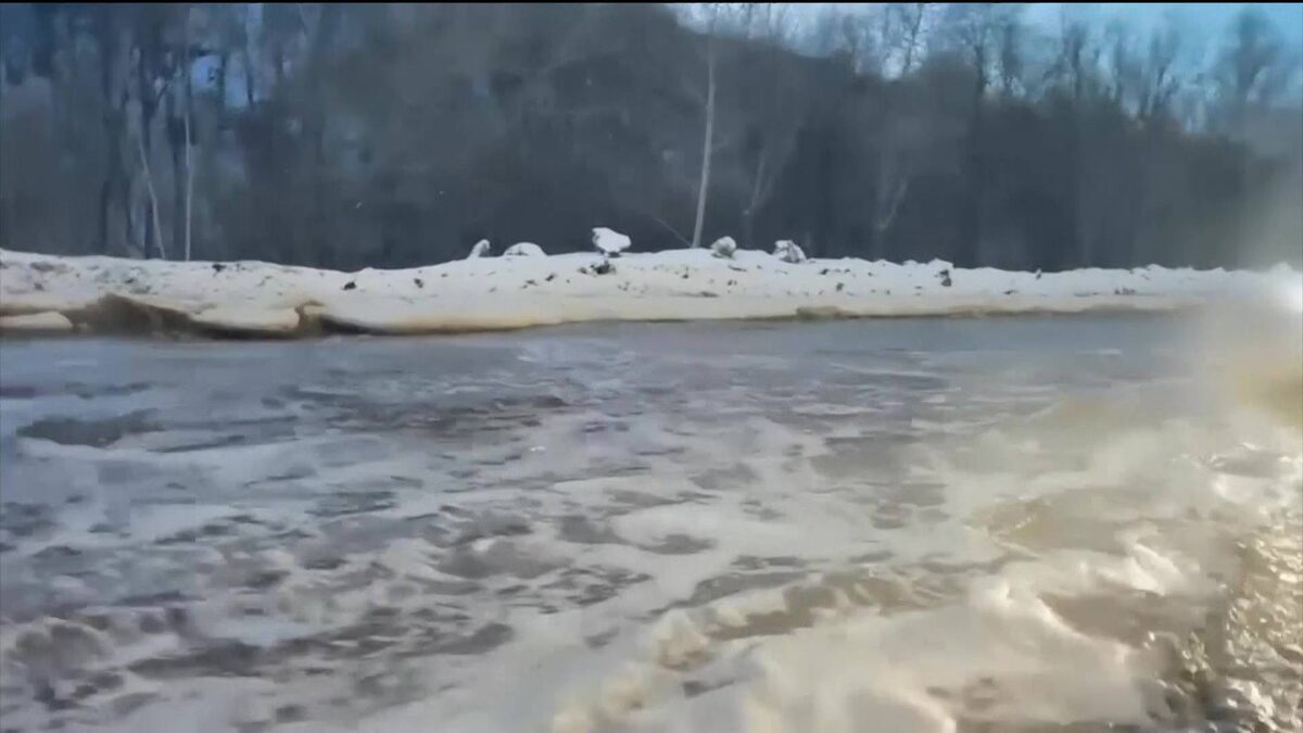    Улица Сипайловская в Уфе на время превратилась в полноводную реку