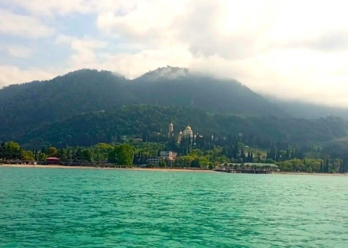 Фотографировал Илья. Новый Афон зимой 2025