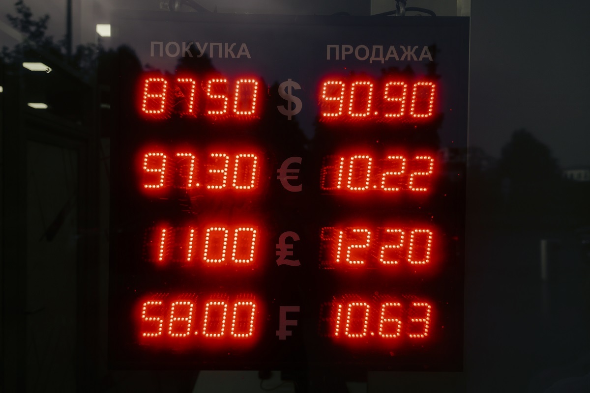 Михаил Гребенщиков / РБК📷Диапазон прогнозов по курсу доллара на март — от ₽83 до ₽100