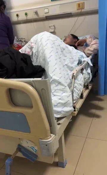    Будущая жена Ли в больницеСоцсети