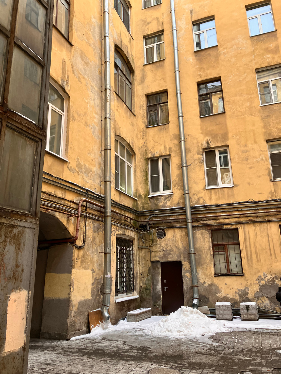 Дом-колодец, где эхо звучит меж стенами