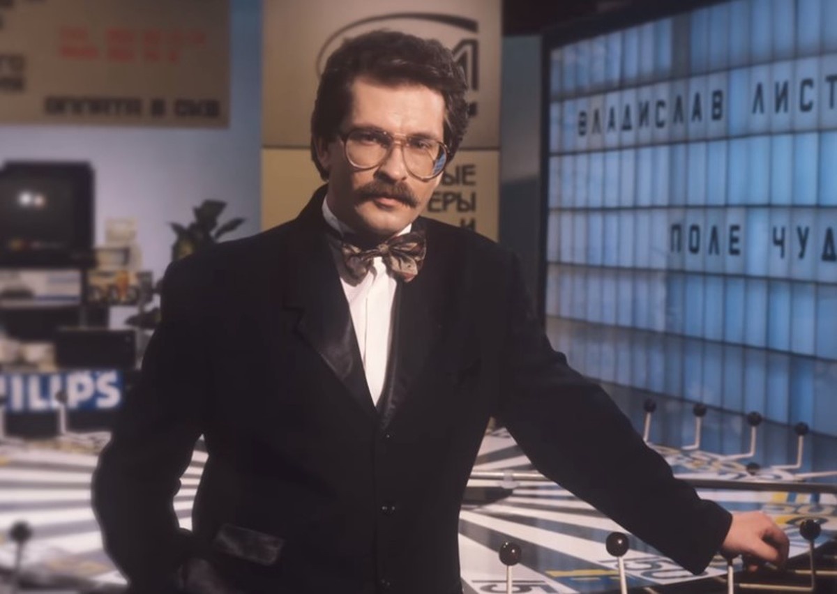    Журналист был убит двумя неизвестными в подъезде собственного дома поздним вечером 1 марта 1995 года / Фото: Скриншот фильма Листьев. Новый взгляд