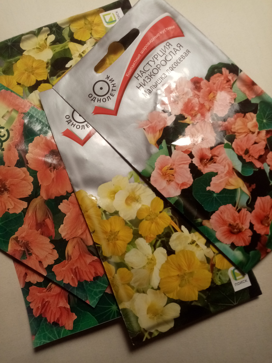 Мне нравится лососёвый цвет))