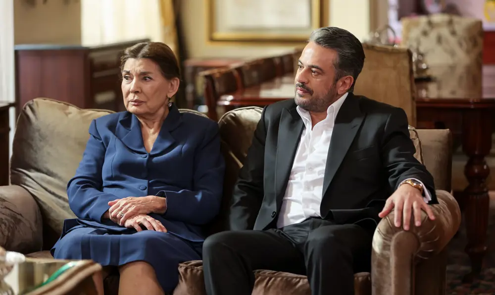 Хатидже, Орхан. Кадр из 3 сезона 23 серии. Сериал Зимородок