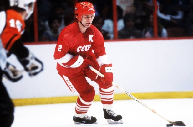 Фото с яндекс.картинки (В.Фетисов в игре с "Филадельфией")