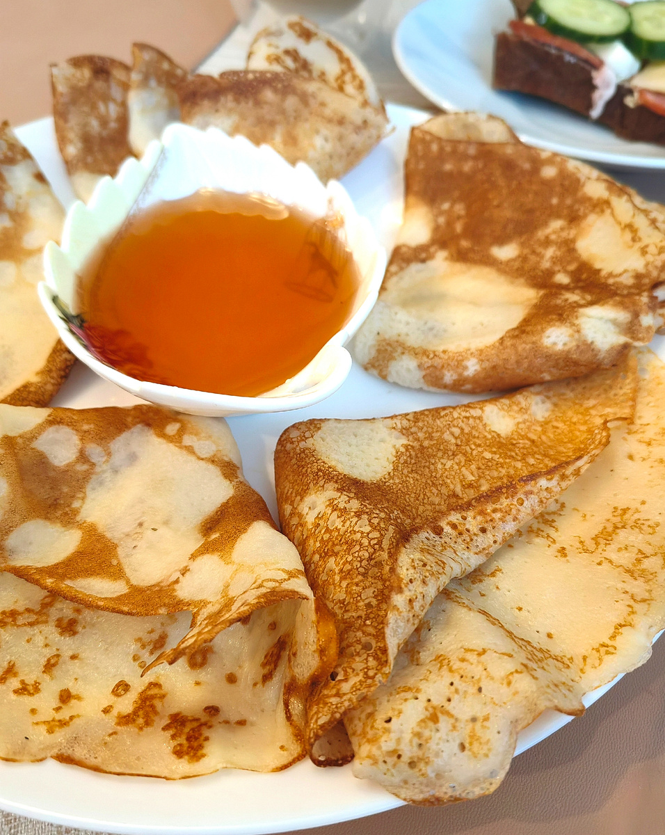 К Масленице традиционно напекла немного блинов