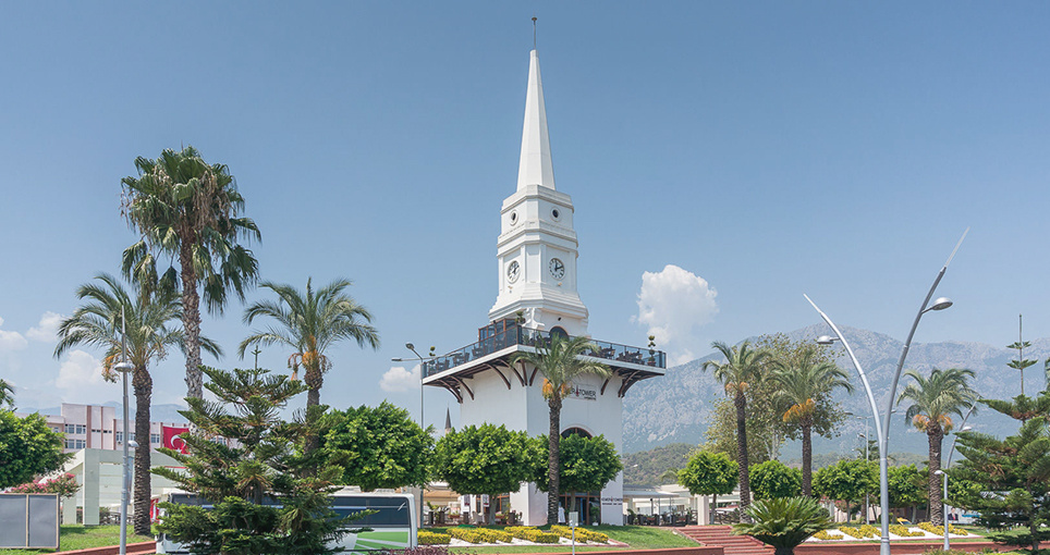 Белая башня в Кемере