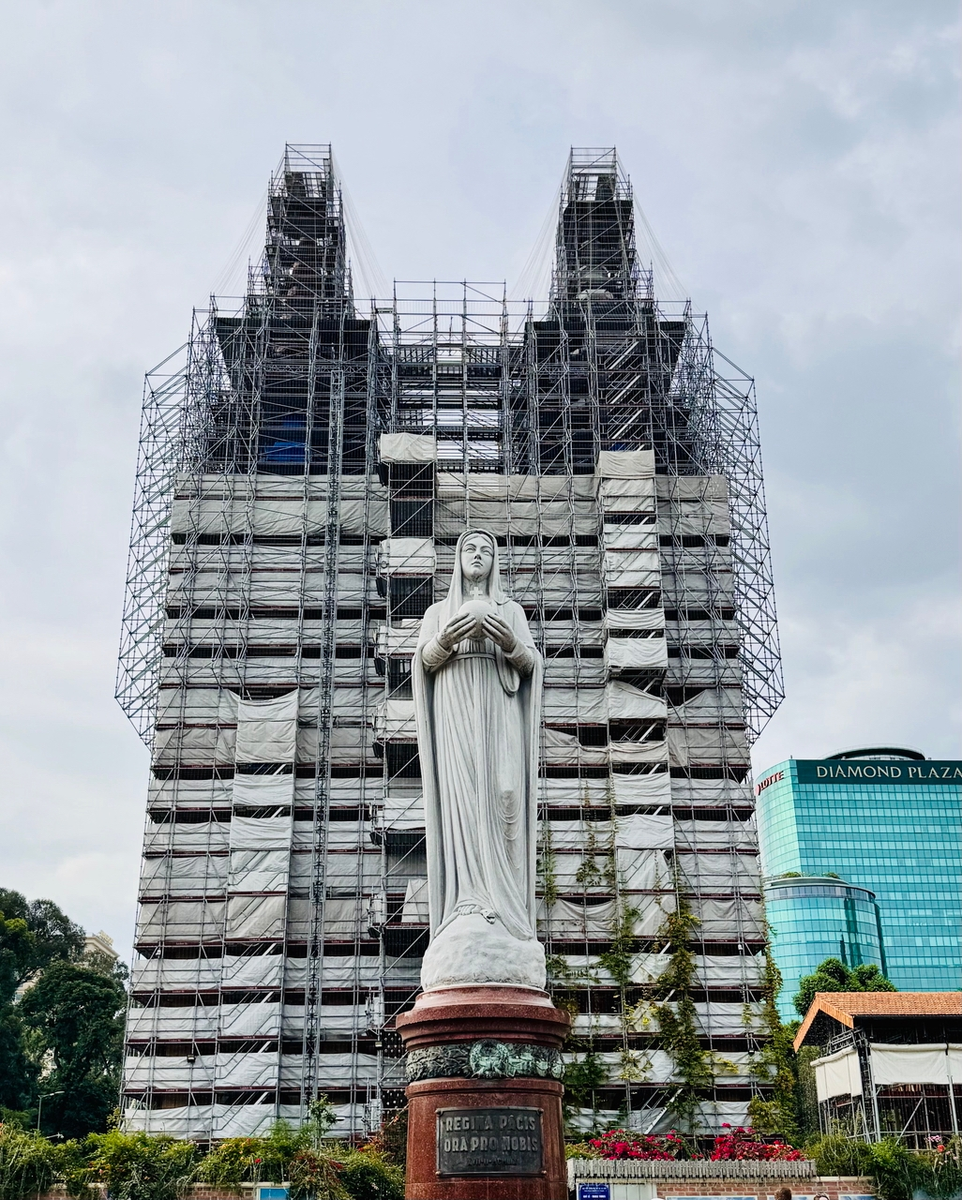 Собор Сайгонской Богоматери — великолепный памятник архитектуры конца 19 века