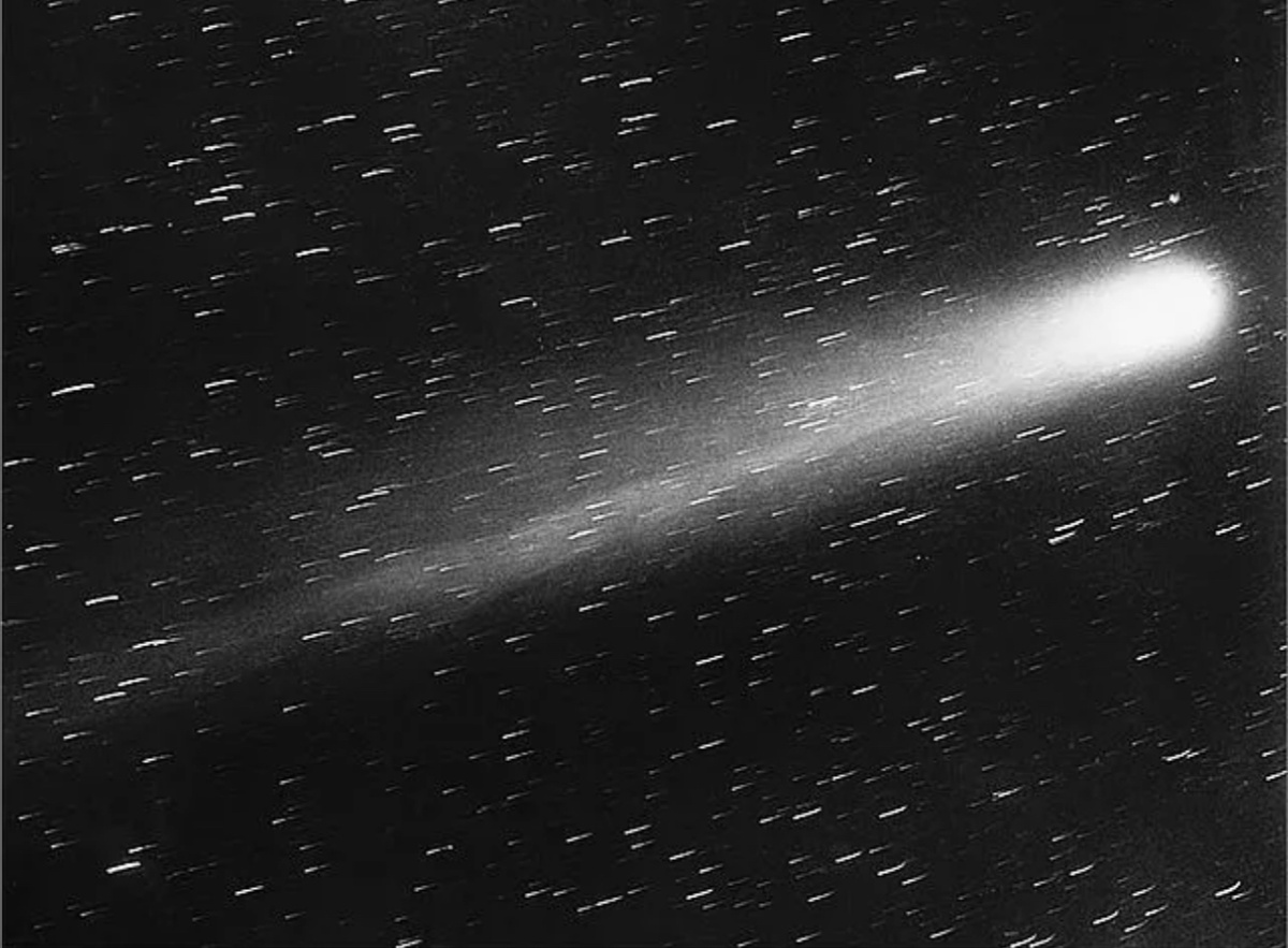 Найдено в Яндекс Картинках по запросу «Фото комета галлея»