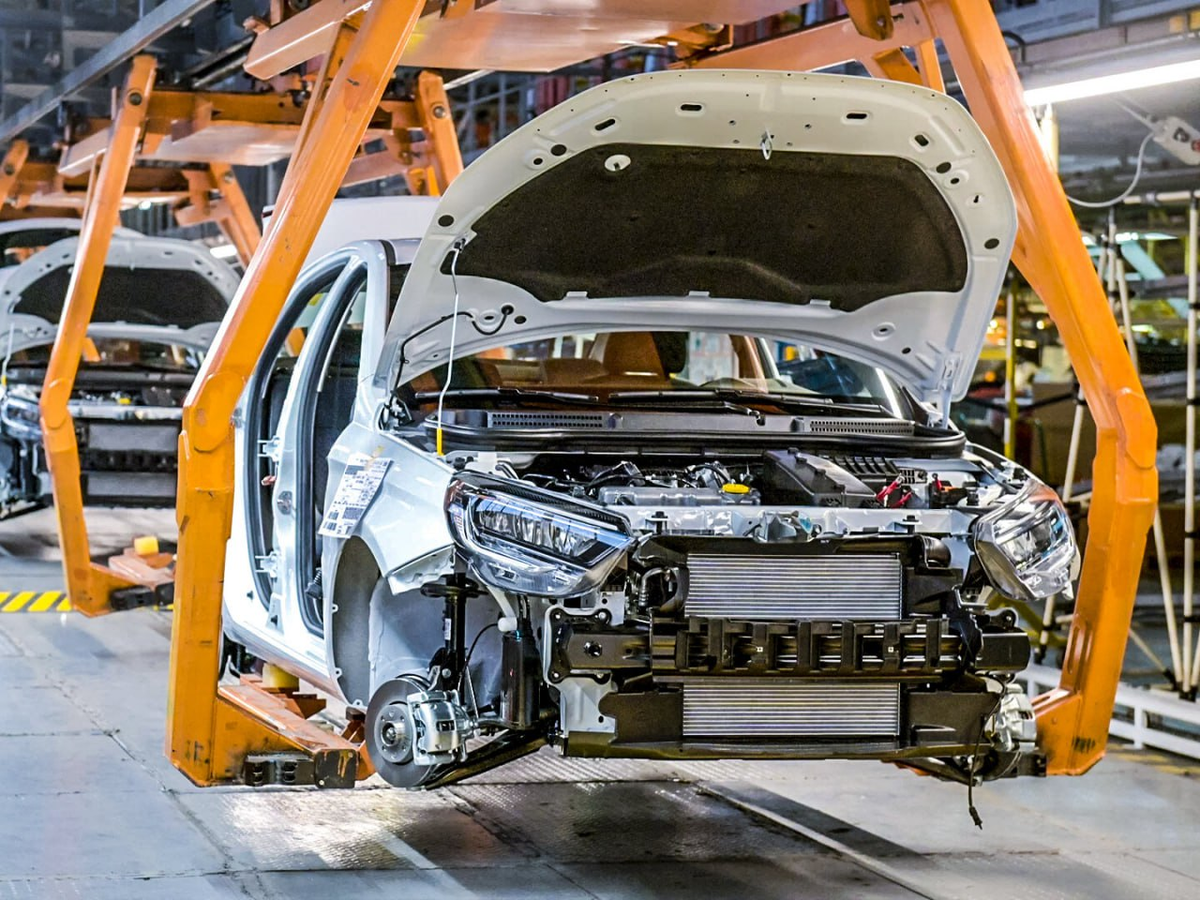 Импортозамещающие детали для Lada Vesta будут выпускать на мощностях КМЗ (Ленинградская обл.).