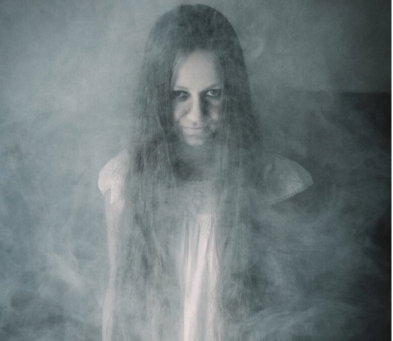 призрак девушки