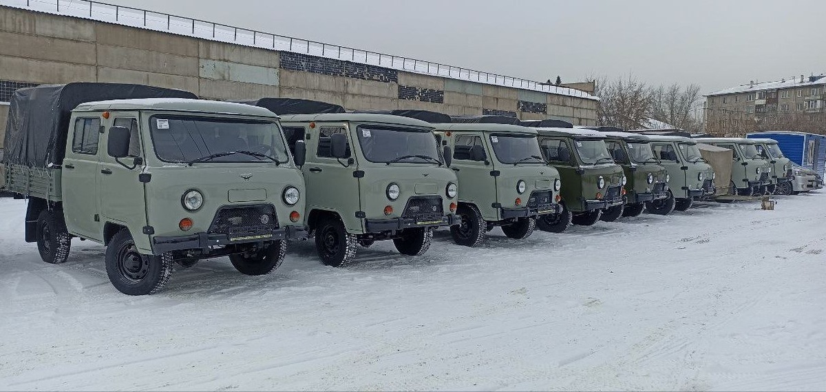     Лесопожарный центр Красноярского края получил ключи от 12 новых автомобилей