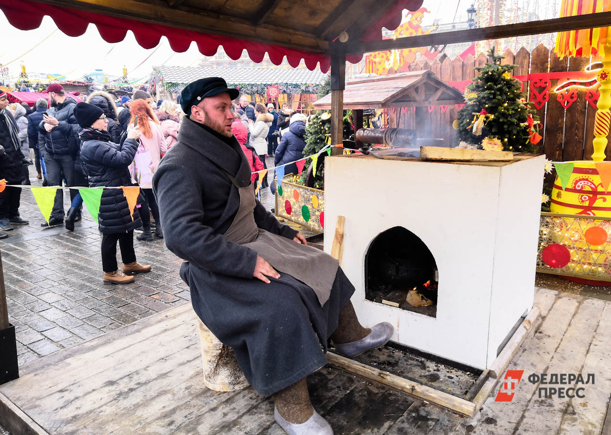 Зять угощал тещу блинами и выражал уважение старшему поколению..  Фото: Екатерина Лазарева