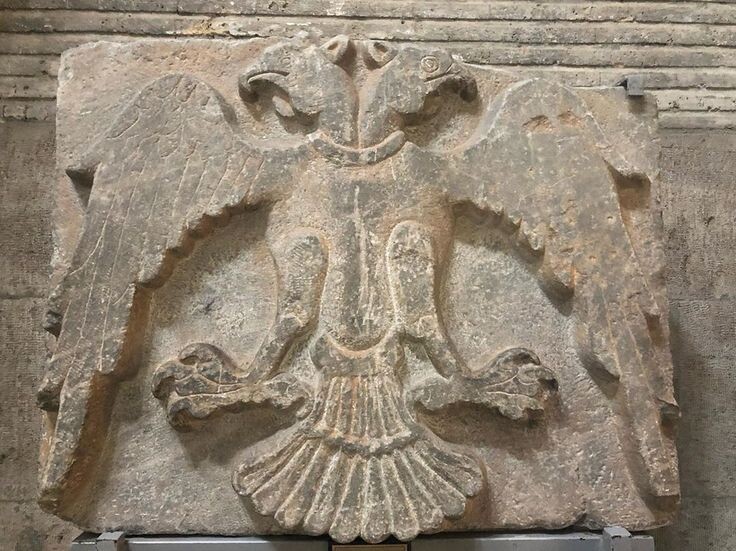 Двуглавый орел - символ власти в Сельджукском султанате. Музей Индже Минаре (1265), Конья, Турция. 