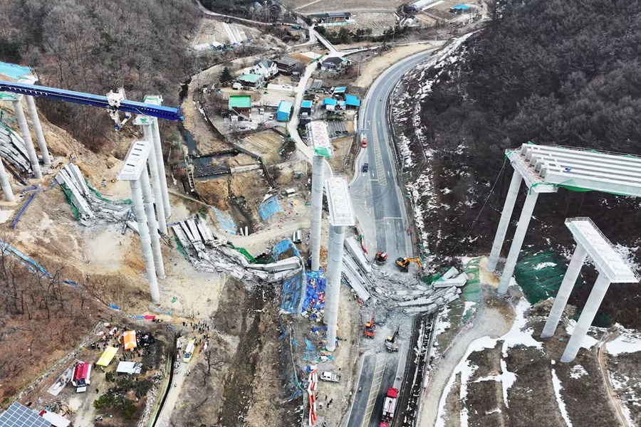 Место обрушения моста