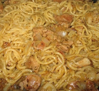 Макароны со свининой.