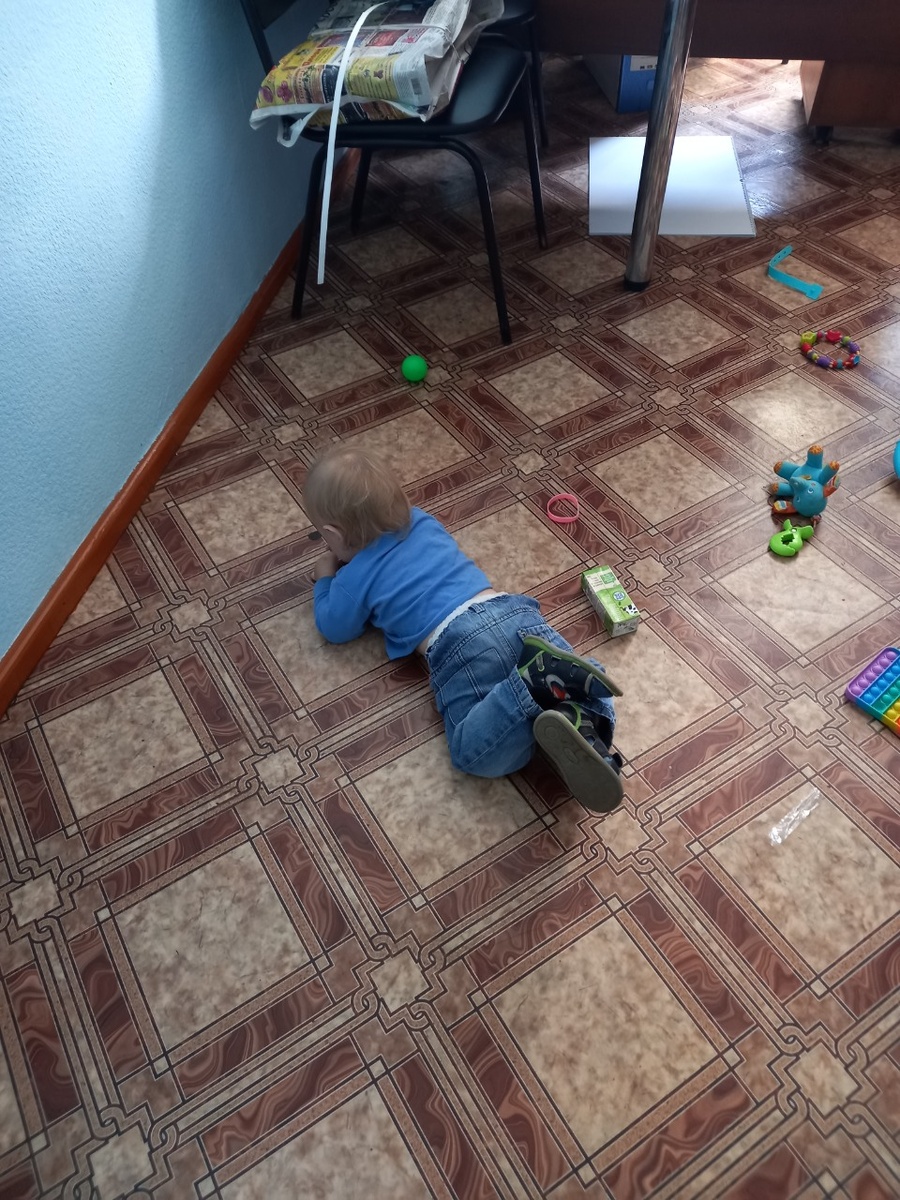 Сынок у мамы на работе