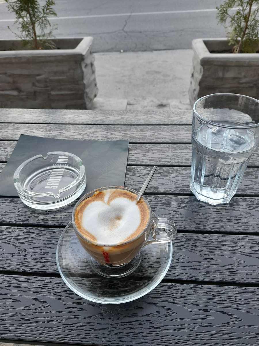 Чашечка кофе в сербской кафане.