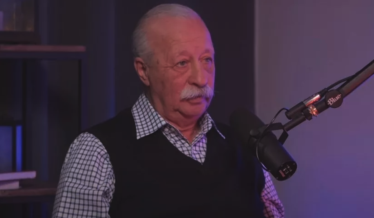    Леонид Якубович. Кадр: YouTube-канал "Сережа и микрофон"