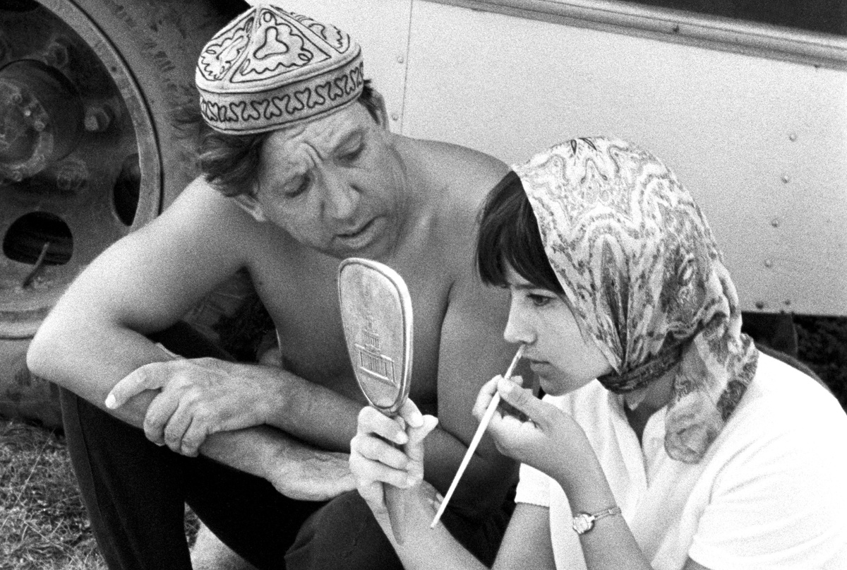 Юрий Никулин и Наталья Варлей на съемках фильма "Кавказская пленница, или Новые приключения Шурика"