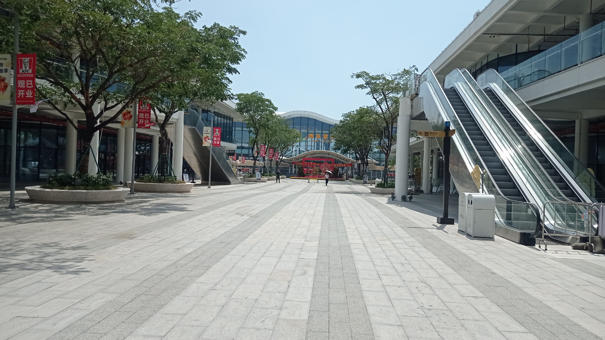 Билеты продаются справа от главного входа