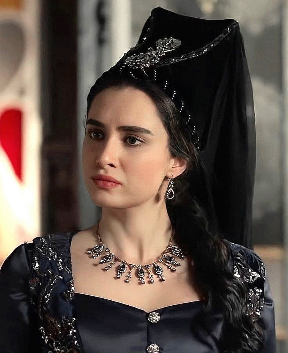 Валиде Турхан.