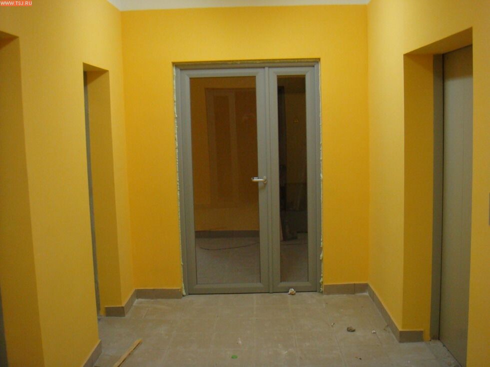 Лифтовой холл, окрашенный силикатной краской
