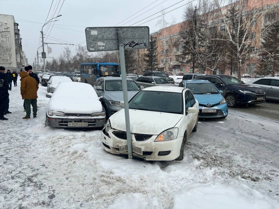    ДТП на проспекте Ленина. Источник: "В курсе 22"