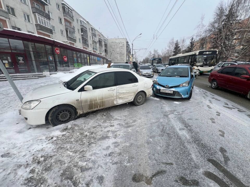    ДТП на проспекте Ленина. Источник: "В курсе 22"