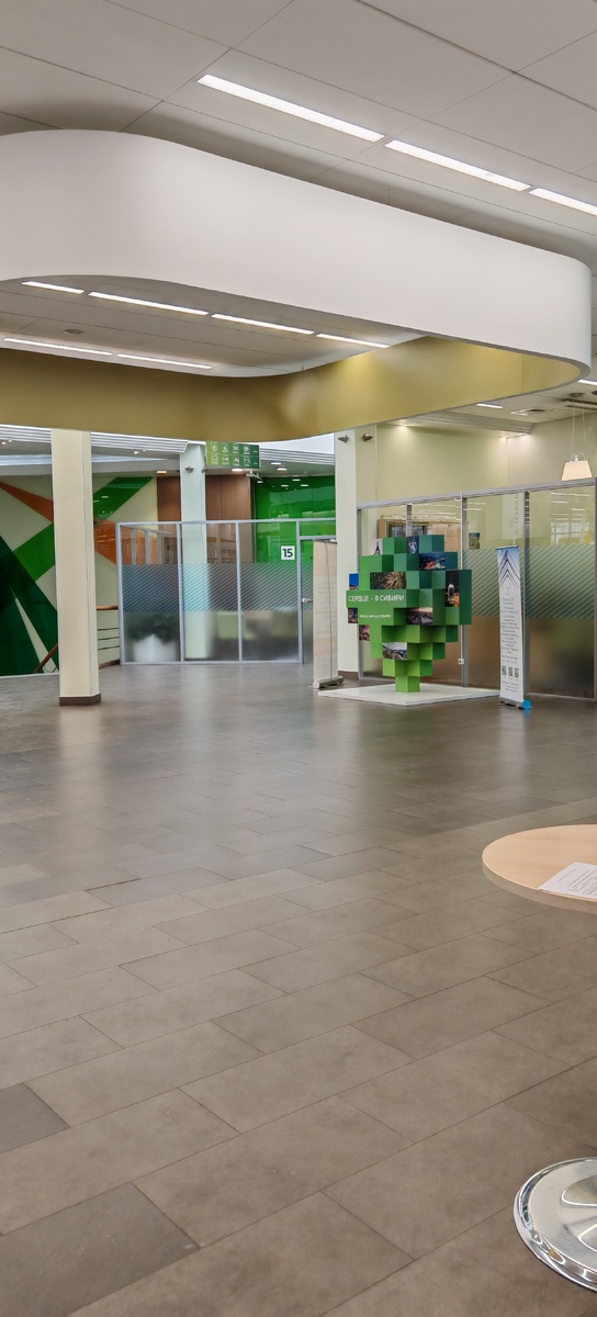 Пустое отделение Сбербанка. 