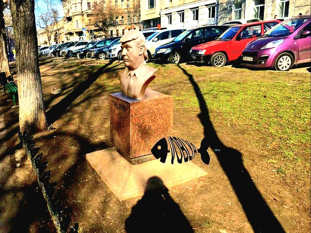 Памятник Трампу в Одессе 