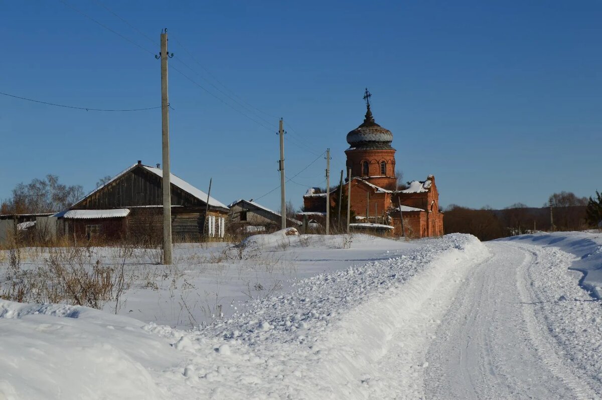 Дачный домик зимой. Фото автора