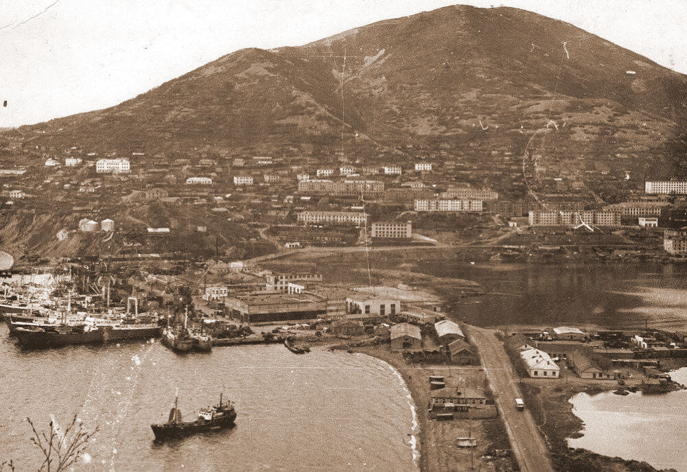 Вид с Никольской сопки, 1970 г. Фото с сайта pastvu.com