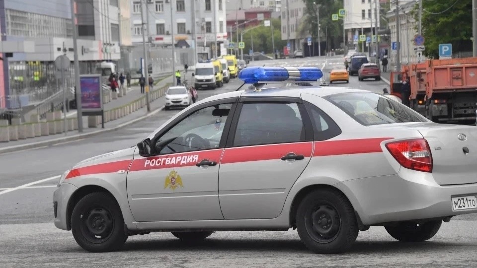 Двое мужчина напали на охранника бизнес-центра на севере Москве