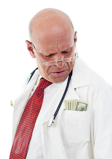 На самом деле при скромных зарплатах в отечественных больницах крутятся неимоверные деньги