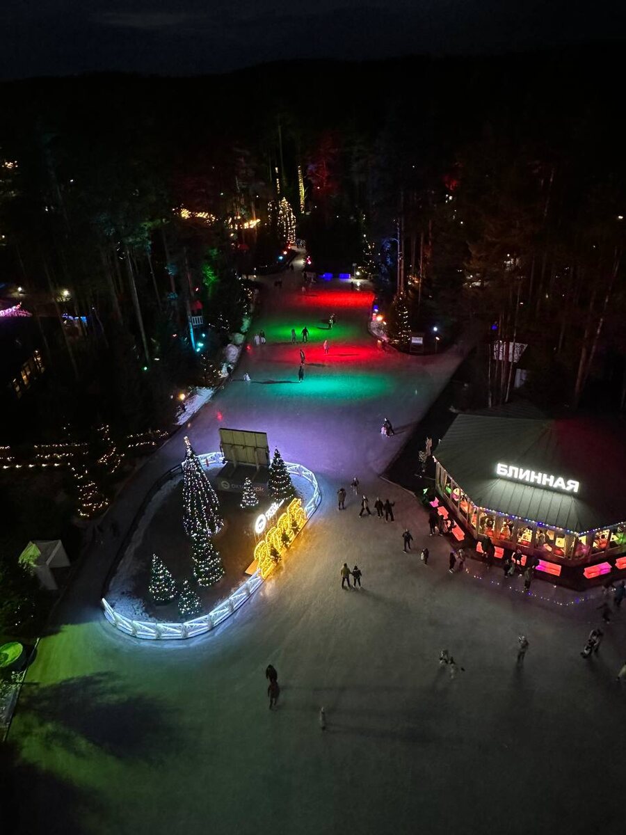 На территории Охта парка работает большой лесной каток. Автор фото: Анастасия Тронькова