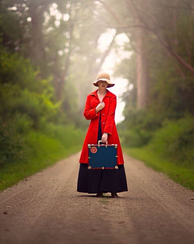 Всего десять секунд назад моя жена могла бы стать вдовой, а дети - сиротами! - думал он, глядя на свою разбитую машину...