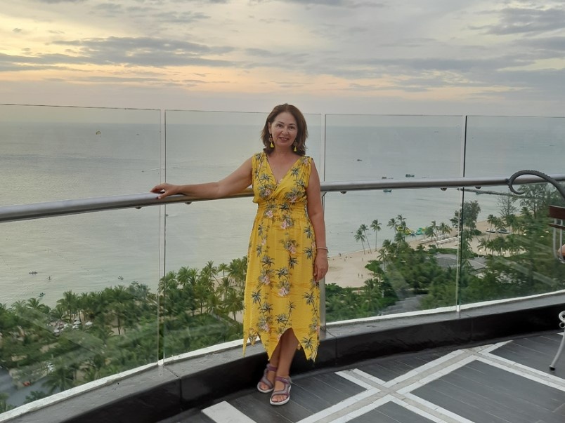 Провожаем закат на крыше отеля Интерконтиненталь на Фукуоке, в баре на 19 этаже