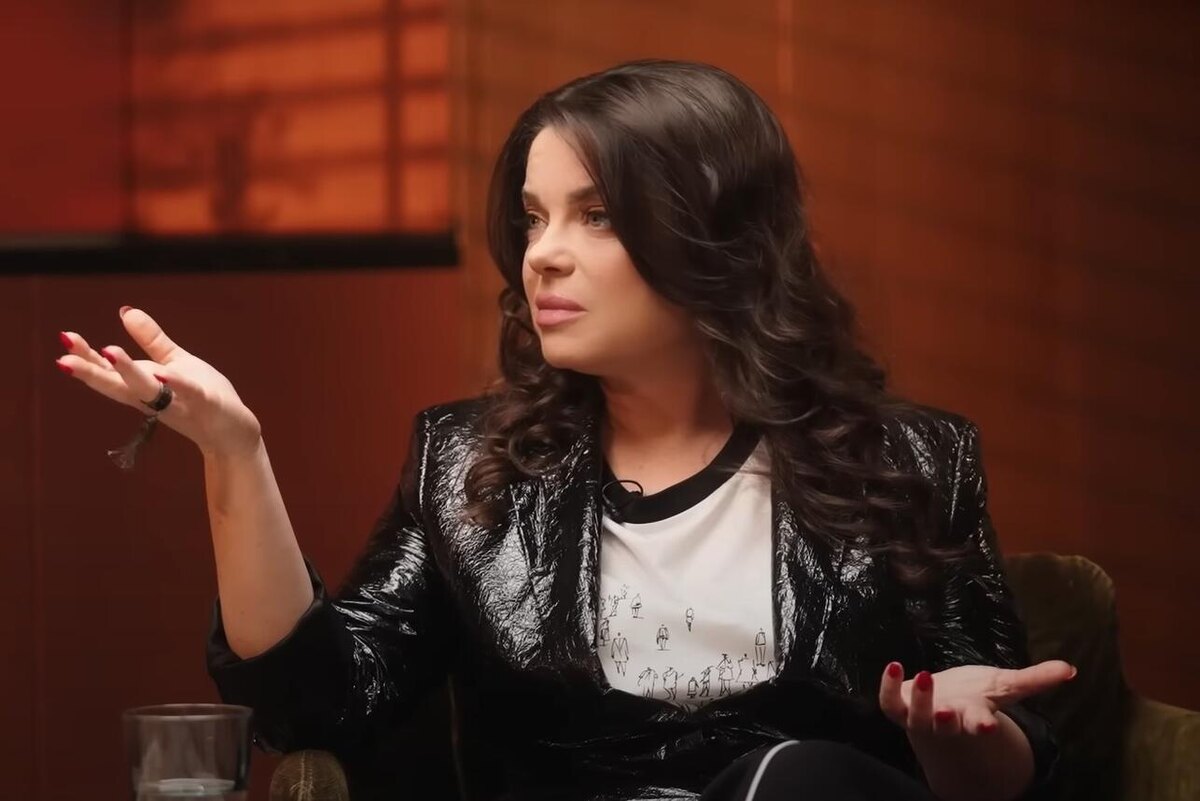    Наташа Королева кадр YouTube-шоу "Ваша Наташа"