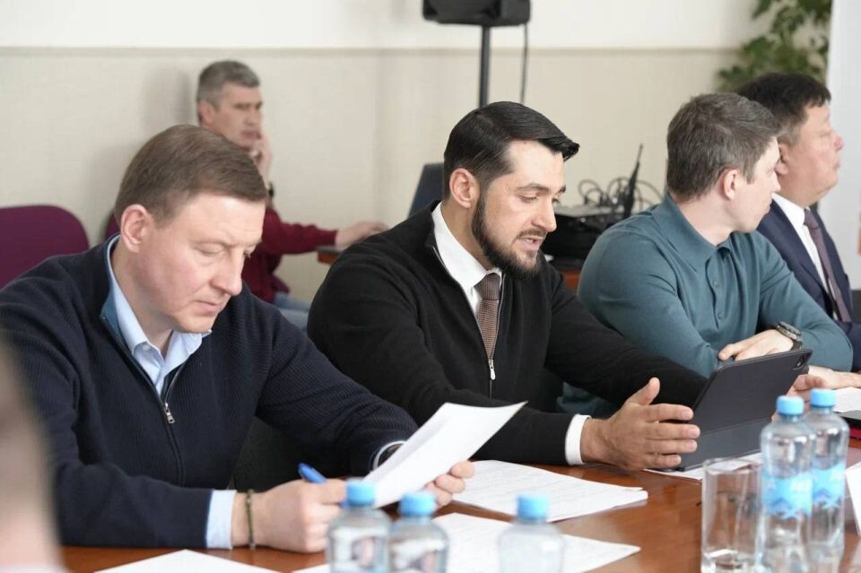    Андрей Турчак и Александр Прокопьев. Заседание межведомственной рабочей группы по вопросам деятельности в сфере управления земельными ресурсами. Источник: Андрей Сороко/"Толк"